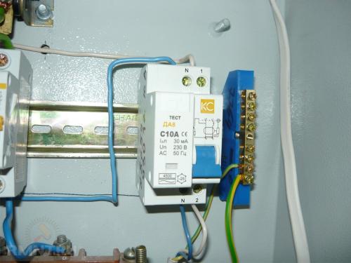 При включении стиралки выбивает автомат причины. Проверьте проводку 04 При включении стиралки выбивает автомат причины. Проверьте проводку 04