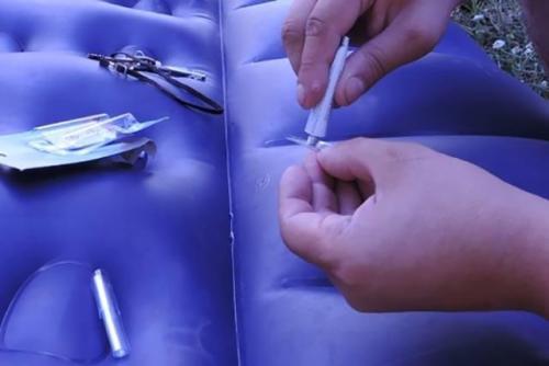 Как починить матрас надувной. Как обнаружить дырку или прокол 01 Как починить матрас надувной. Как обнаружить дырку или прокол 01