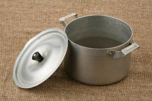 Очистка алюминия перекисью водорода. Правила и способы очистки пригоревших кастрюль из алюминия