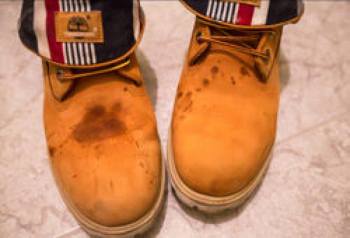 Как почистить замшевую обувь народными средствами. Способы чистки замшевой обуви в домашних условиях