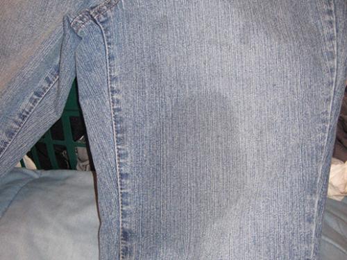 Как отстирать масло с джинс. Удаление масляного пятна с джинсов