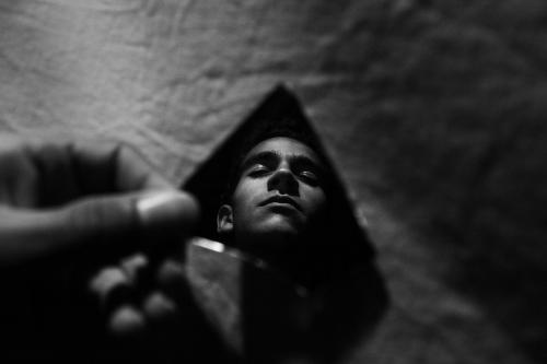 К чему бьются зеркала. К чему разбить зеркало — хорошие и плохие приметы