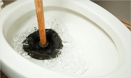 Если забился унитаз, что делать. Как определить причины и степень засора 08