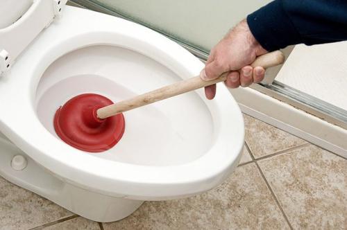 Забился унитаз кого вызывать. Механизм образования засора в туалете