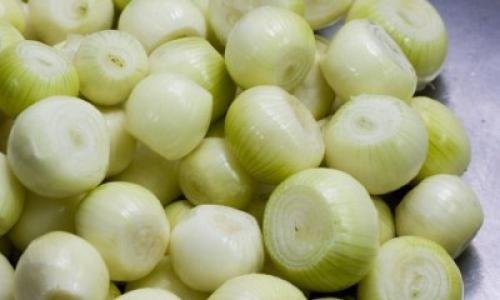 Хранить лук в холодильнике. Методы хранения в домашних условиях