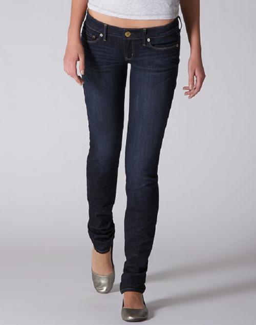 Как уменьшить джинсы на 3 размера. Как правильно ушить джинсы по бокам, в поясе, бедрах, ногах, по заднему шву в домашних условиях? Как самостоятельно ушить, уменьшить большие мужские и женские джинсы на размер меньше?