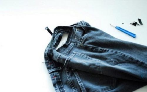 Как уменьшить джинсы на 3 размера. Как правильно ушить джинсы по бокам, в поясе, бедрах, ногах, по заднему шву в домашних условиях? Как самостоятельно ушить, уменьшить большие мужские и женские джинсы на размер меньше?