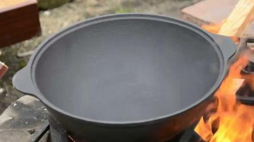 Как отмыть чугунный казан от нагара. Методы и правила чистки 12 Как отмыть чугунный казан от нагара. Методы и правила чистки 12