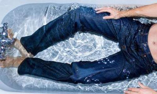 Как уменьшить джинсы в стиральной машине. Способы усадки