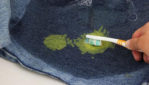 Чем отстирать акриловую краску с одежды. Как вывести пятно от акрила с одежды: 7 рабочих способов