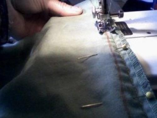 Как ушить джинсы штанины. Как ушить джинсы в бедрах