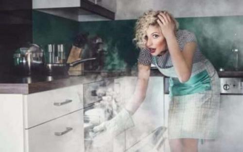 Сгорела кастрюля, как убрать запах. Чем обработать стены после пожара, чтобы убрать запах