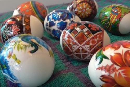 Как клеить наклейки на яйца термонаклейки. Как правильно клеить наклейки на пасхальные яйца: фото, видео