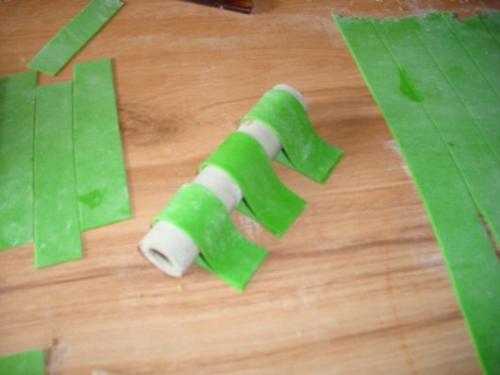 Как сделать цветы для торта в домашних условиях. Цветы из кондитерской пасты для начинающих