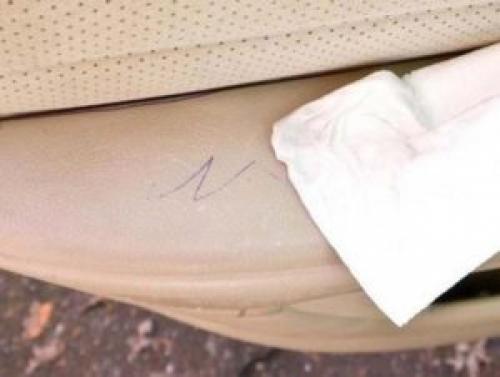 Чем оттереть ручку с белого кожзама. Чем оттереть ручку с кожзама