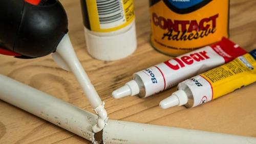 Чем отмыть канцелярский клей со стекла. Чем оттереть канцелярский клей от стекла