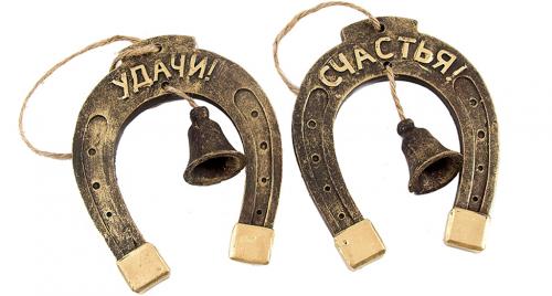 Зачем вешают подкову над входной дверью. История традиции подковы в доме над входной дверью