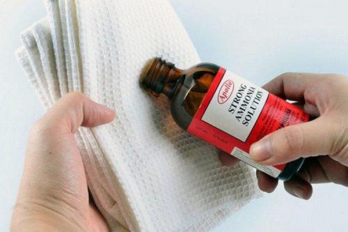 Как отстирать пятна от порошка на белом. 8 эффективных способов, как вывести пятна от порошка на одежде после стирки