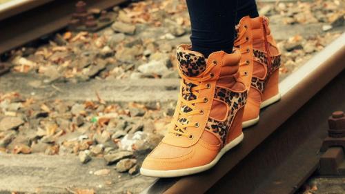 Как растянуть кожаные ботинки. Горячий способ 12