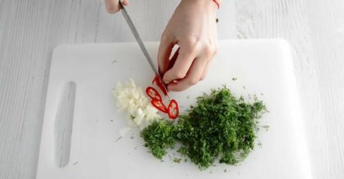 Как засолить огурцы в домашних условиях вкусно и быстро. Малосольные огурцы быстрого приготовления — 6 рецептов, чтобы они получились хрустящие и сочные