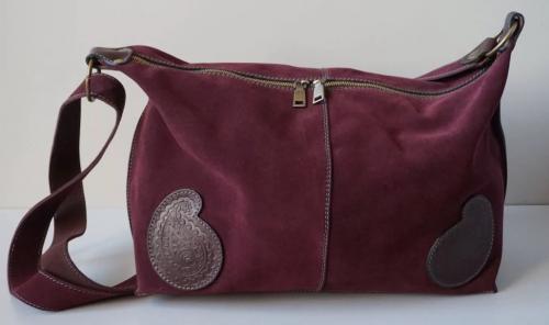 Как почистить замшевую обувь паром. Как почистить замшу?