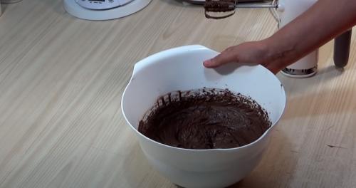 Чем покрыть торт сверху в домашних условиях самое простое. Украшение торта шоколадом: рецепт и способы 25 Чем покрыть торт сверху в домашних условиях самое простое. Украшение торта шоколадом: рецепт и способы 25