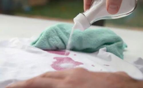 Как отстирать пятна от вина красного. Чем и как отстирать красное вино: способы вывести пятно от вина