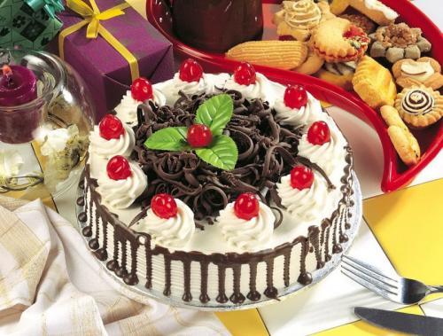 Украсить торт дома. Украшение торта своими руками в домашних условиях: 120 фото-идей, видео уроки и инструкции по оформлению выпечки