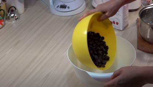 Чем покрыть торт сверху в домашних условиях самое простое. Украшение торта шоколадом: рецепт и способы 22 Чем покрыть торт сверху в домашних условиях самое простое. Украшение торта шоколадом: рецепт и способы 22