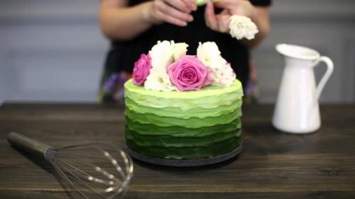 Украсить торт дома. Украшение торта своими руками в домашних условиях: 120 фото-идей, видео уроки и инструкции по оформлению выпечки