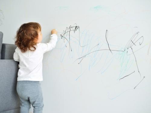 Как удалить маркер с обоев. Как удалить следы от фломастеров с обоев?