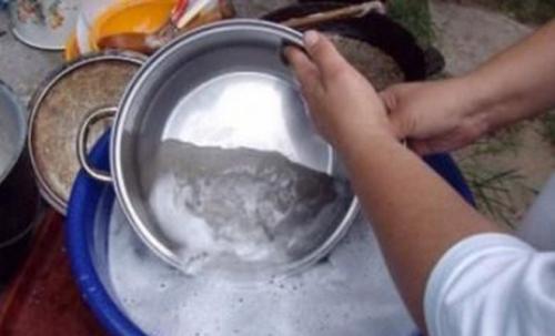 Прокипятить посуду с содой. Чистка посуды содой и канцелярским клеем: основные нюансы при очистке