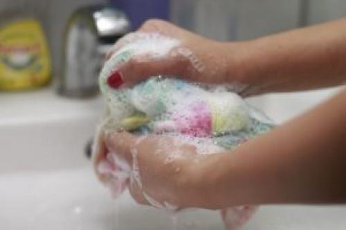 Как и чем отстирать ручку с одежды из разных видов ткани. Выведение пятна с разных видов тканей 02