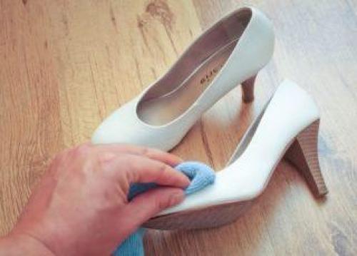 Как почистить туфли внутри от грязи и запаха. Как мыть кожаную обувь от запаха, внутри и снаружи