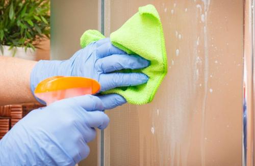 Чем почистить душевую кабину от налета. Устранение известкового налета на стенках кабинки 09 Чем почистить душевую кабину от налета. Устранение известкового налета на стенках кабинки 09