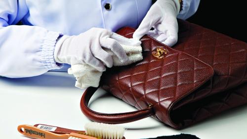 Как убрать ручку с кожи сумки. Как оттереть ручку от сумки?