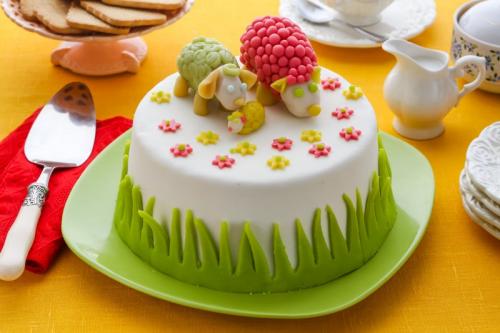 Украшение торта посыпкой. Декор тортов — советы по выбору дизайна декора и варианты оформления тортов своими руками (125 фото)