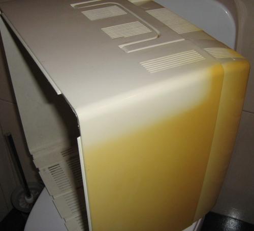 Чем очистить белый пластик. Почему пластик желтеет?