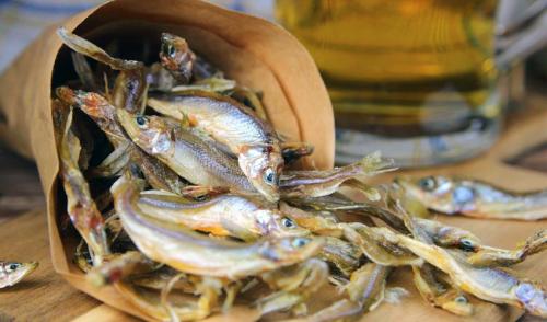 Где хранить вяленую рыбу. Хранение вяленой рыбы в домашних условиях (холодильнике, подвале, морозилке)