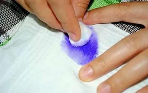 Как отстирать ручку с полиэстера. Как отстирать чернила с одежды: что необходимо сделать в первую очередь