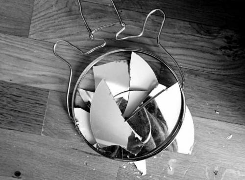 Что сделать если разбилось зеркало, чтобы не было беды. Что нужно сделать, если в доме разбилось зеркало, чтобы избавиться от негатива