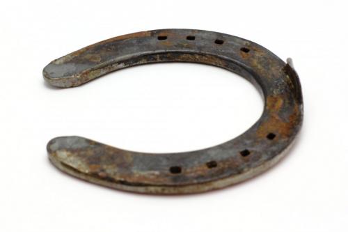 Подкова на двери, как вешать традиции суеверие. История традиции подковы в доме над входной дверью