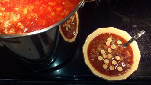 Можно ли ставить горячую кастрюлю в холодильник с супом. Что произойдет, если поставить в холодильник горячий суп