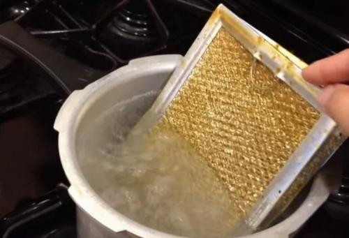 Как очистить решетку вытяжки от жира в домашних условиях содой и уксусом. Как ПОЧИСТИТЬ решетку вытяжки от жира на кухне в домашних условиях?