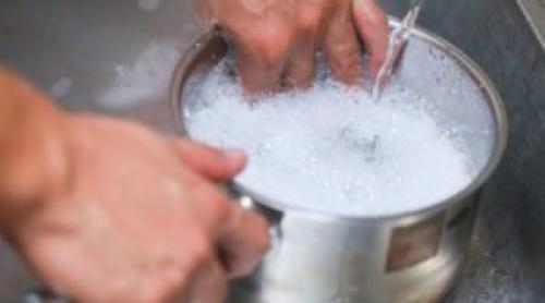 Чем отмыть кастрюлю после луковой шелухи. Как отмыть кастрюлю от луковой шелухи или после варки свеклы