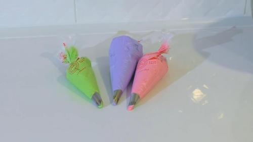 Простое украшение торта в домашних условиях. Украшение торта — пошаговый мастер-класс по оформлению торта в домашних условиях своими руками (130 фото идей) 35