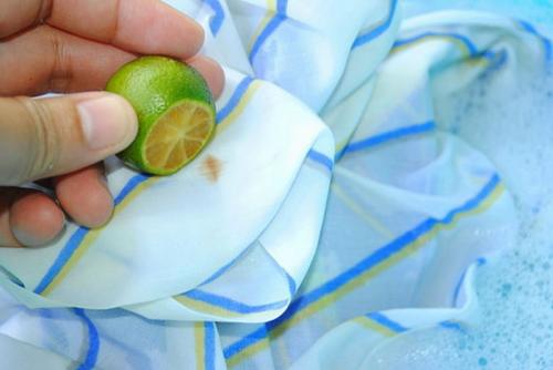 Как отстирать ржавчину с белой футболки. Удаление пятен с вещей белого цвета