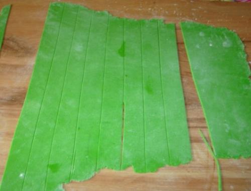 Как сделать цветы для торта в домашних условиях. Цветы из кондитерской пасты для начинающих