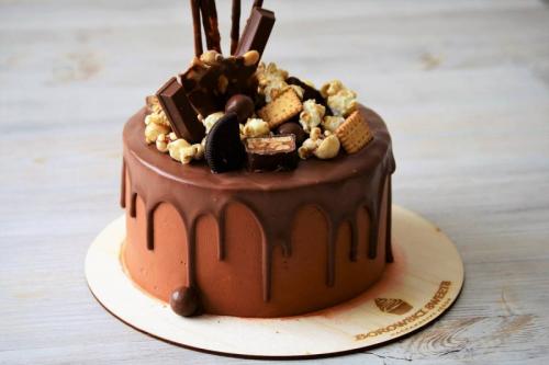 Как сделать украшения из шоколада для торта в домашних условиях. Как украсить торт шоколадом в домашних условиях: особенности оформления и советы, как красиво применить шоколад на торт