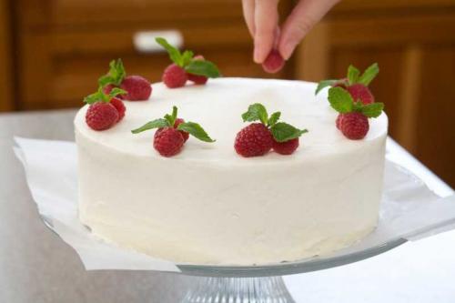 Чем украсить торт сверху в домашних условиях. Украшение торта: ТОП-170 фото лучших идей украшения торта в домашних условиях + инструкция для начинающих с простыми схемами